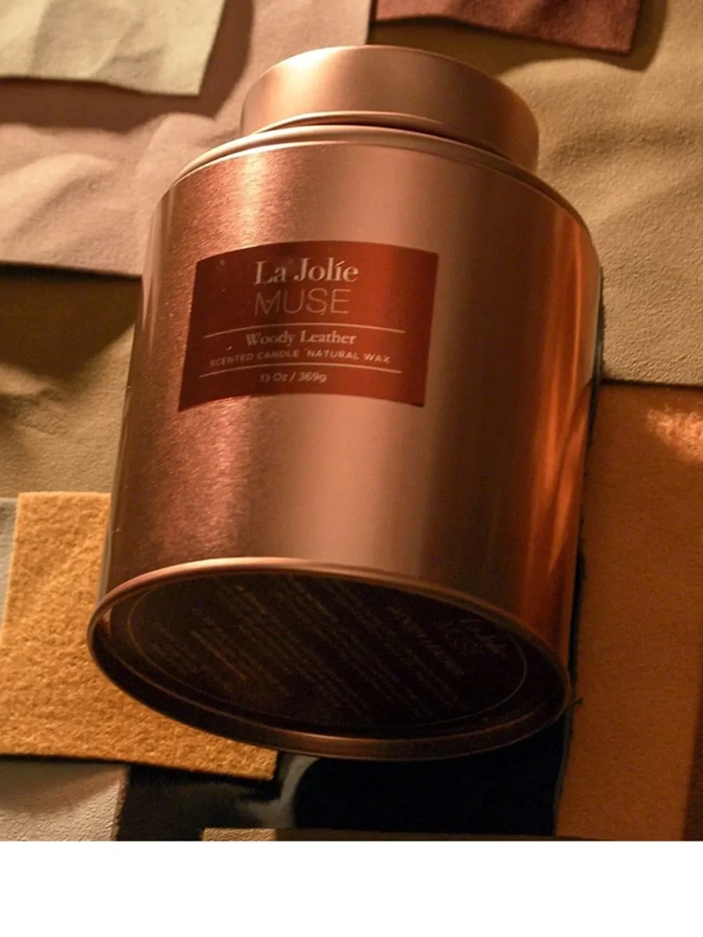 La Jolie Muse WOODY LEATHER Rose Gold Scented Candle in Tin with lid 13 oz
